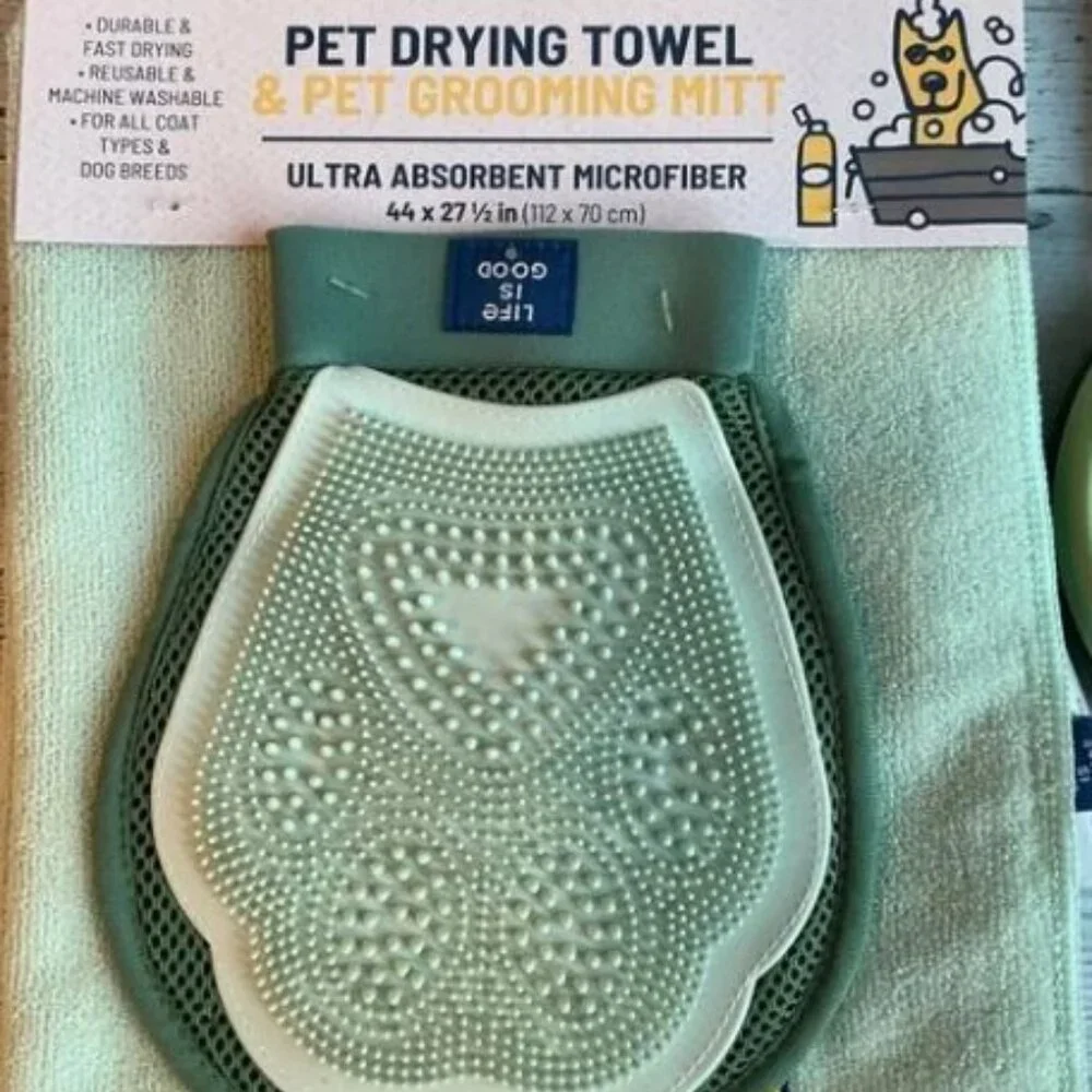 NWT LIFE IS GOOD Green 2 pc Set Microfiber Pet Towel And Grooming Glove Set